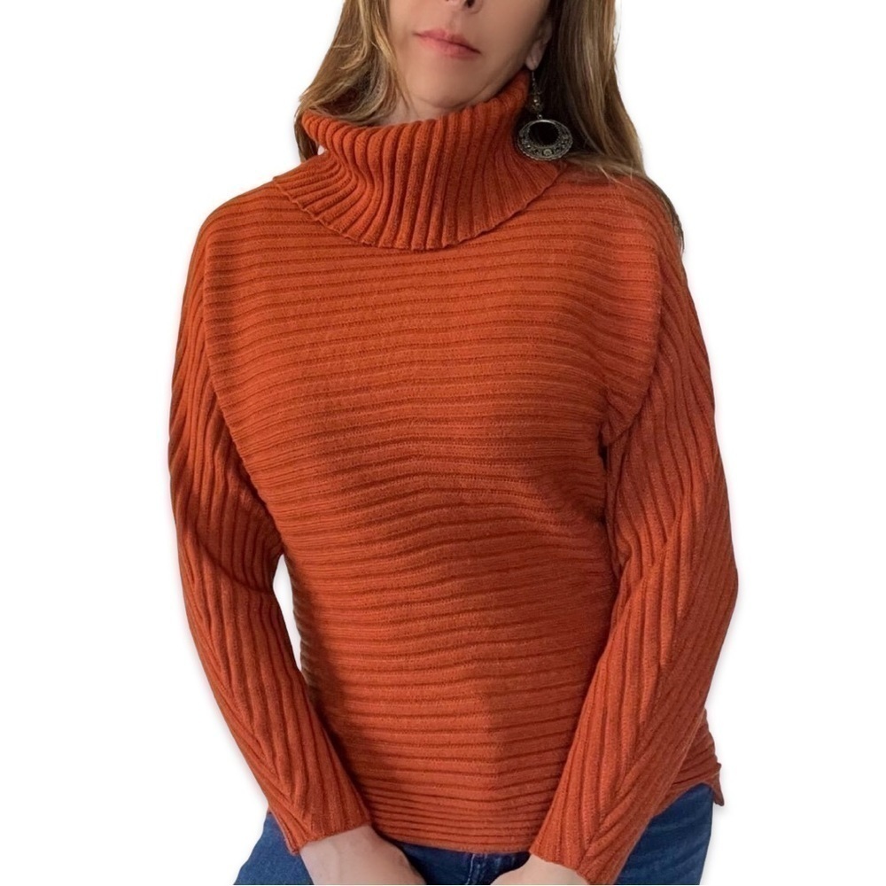 Tahari Women’s Orange Ribbed Turtleneck Sweater Size Small Soft Knit Pullover